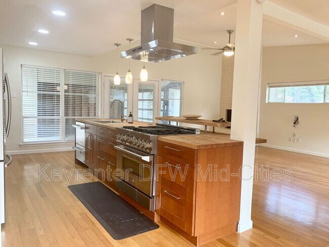 Building Photo - 501 Nottingham Dr