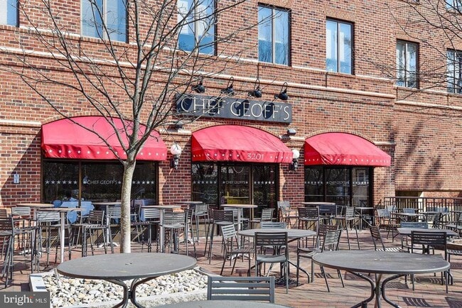 Building Photo - 4201 Cathedral Ave NW