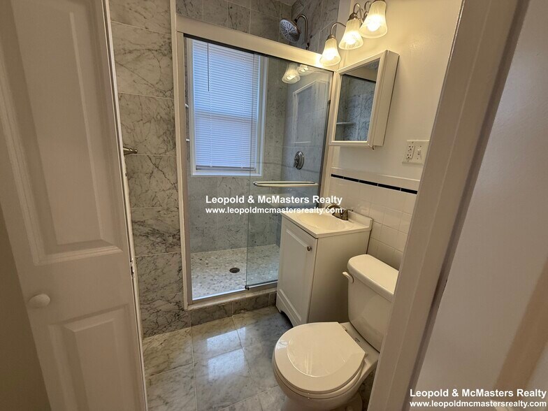 Building Photo - 15 Park Dr