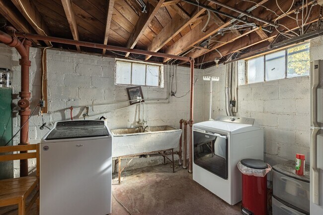 Building Photo - Completely Updated Charming Cape Cod