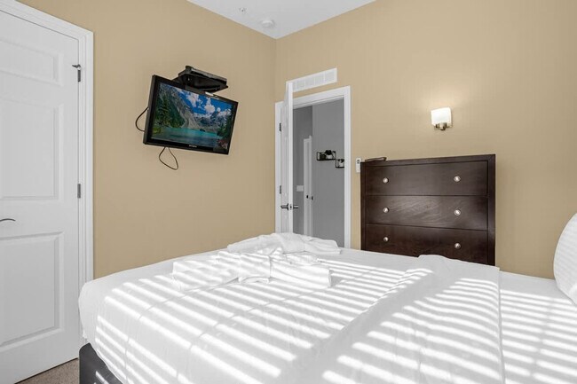 Building Photo - 14545 Damai Ln