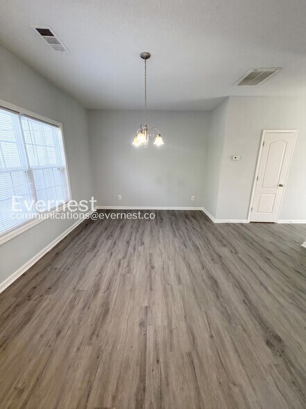 Building Photo - 8643 Thomas Ln