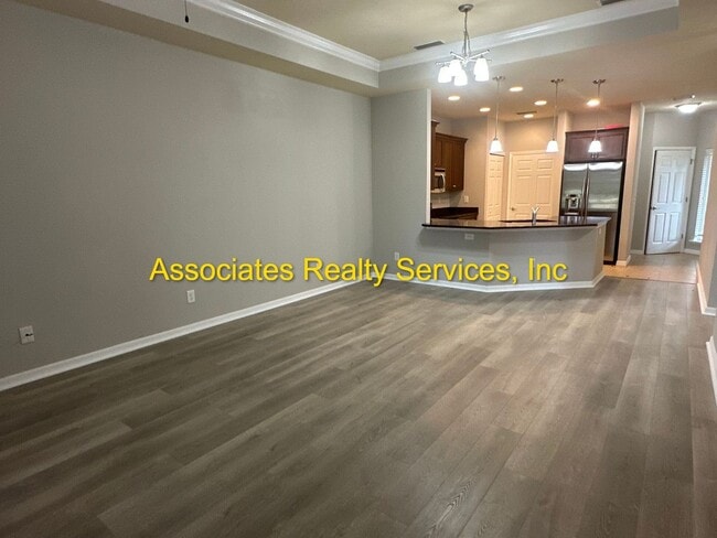 Building Photo - Sublease!   Lovely End Unit in Villas of West End LOOK!