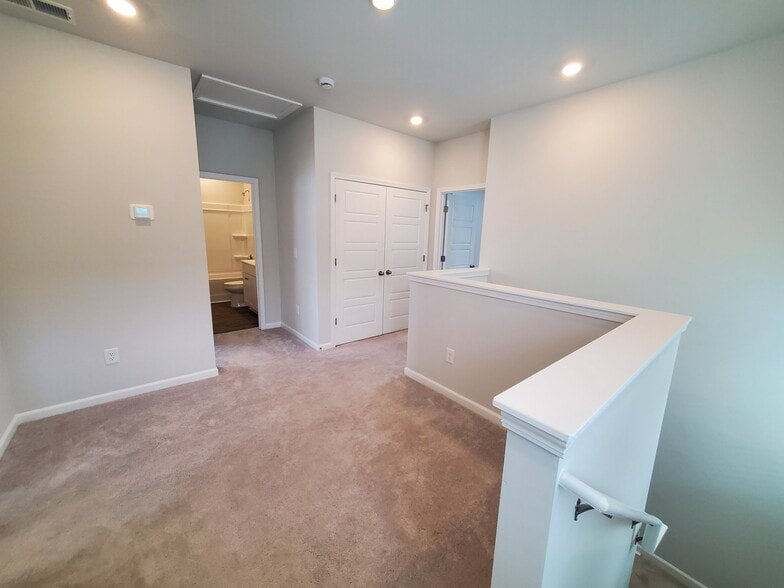 Building Photo - 174 Cypress Holw Dr