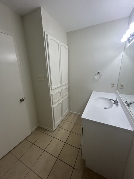 Building Photo - 540 Sierra Blanca Dr