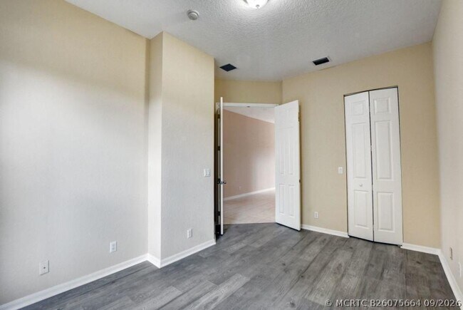 Building Photo - 1388 Beacon Cir