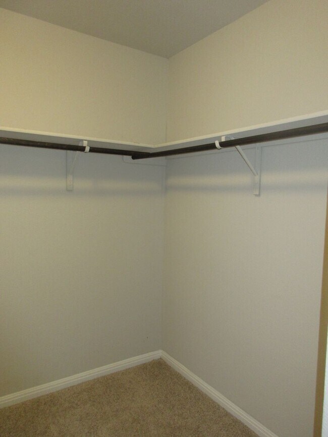 Building Photo - Home in Pioneer Crossing