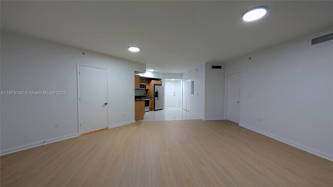 Building Photo - 350 S Miami Ave