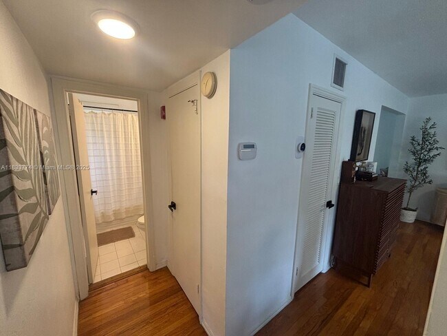 Building Photo - 7820 SW 55th Ave