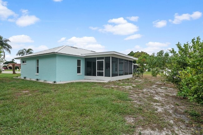 Building Photo - Perfect West Bradenton Location - 2 bedroom / 2 bathroom Home