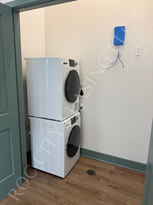 Building Photo - 151 St Paul St