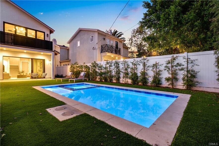 Building Photo - 4634 Vesper Ave