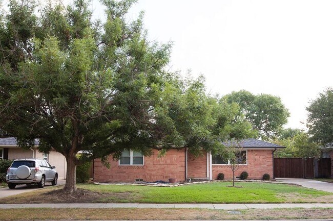 Primary Photo - 10140 Shadyview Dr