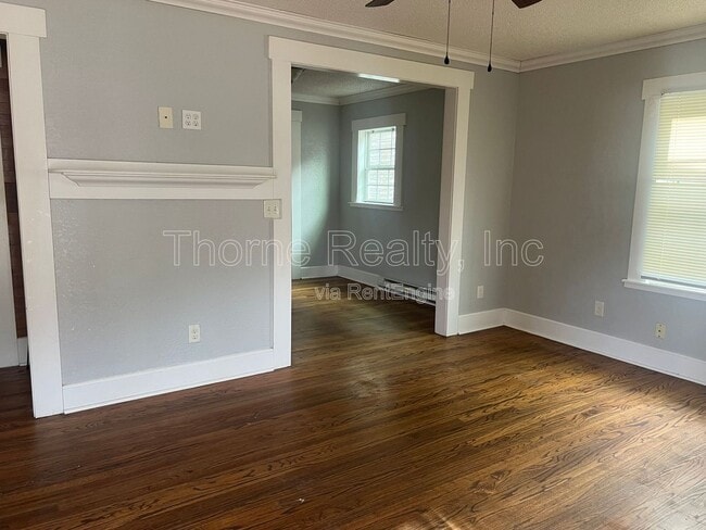 Building Photo - 813 Clark St