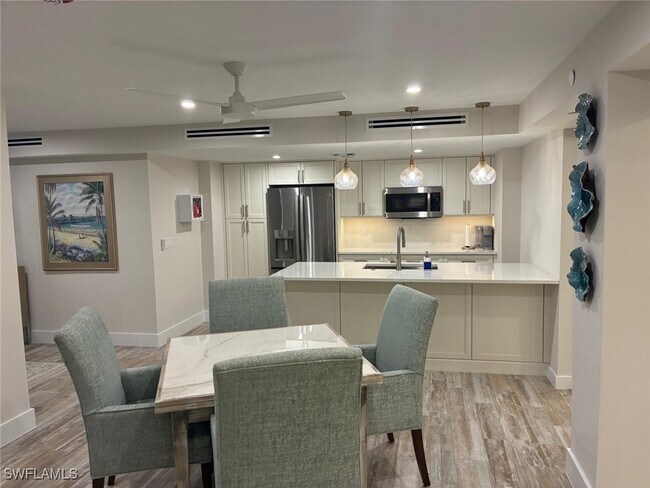 Building Photo - 1977 Gulf Shore Blvd N