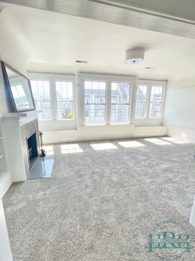 Building Photo - 330 23rd Ave