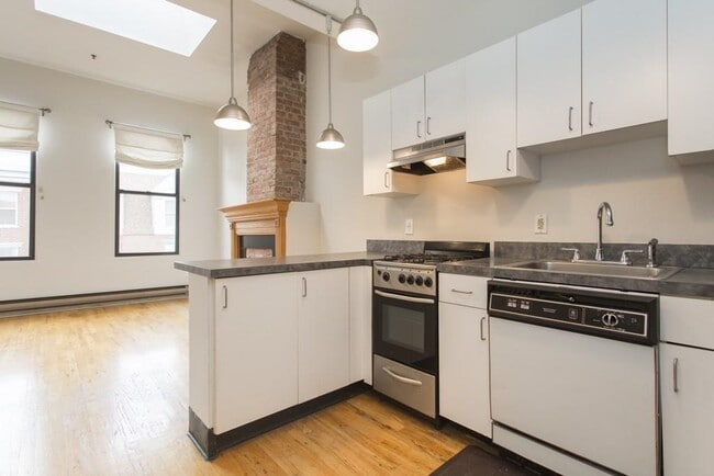 Building Photo - 509 Monroe St