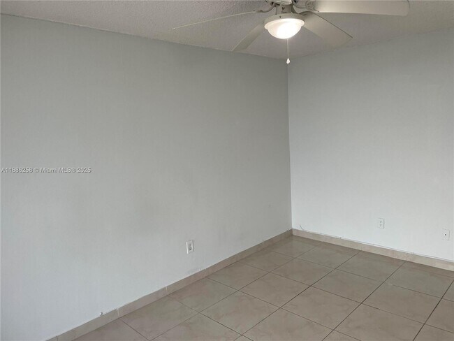 Building Photo - 1801 S Treasure Dr