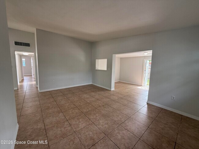 Building Photo - 420 N Fiske Blvd