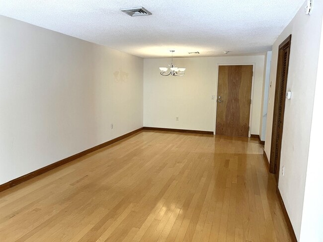 Building Photo - 116 Bluestone Dr