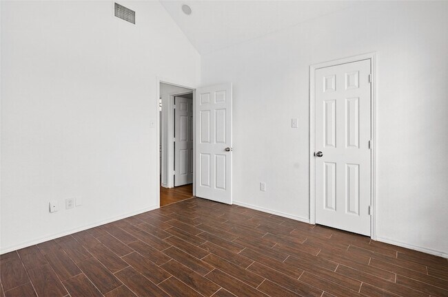 Building Photo - 1617 Briargrove Dr