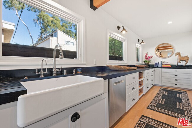 Building Photo - 11314 Homedale St