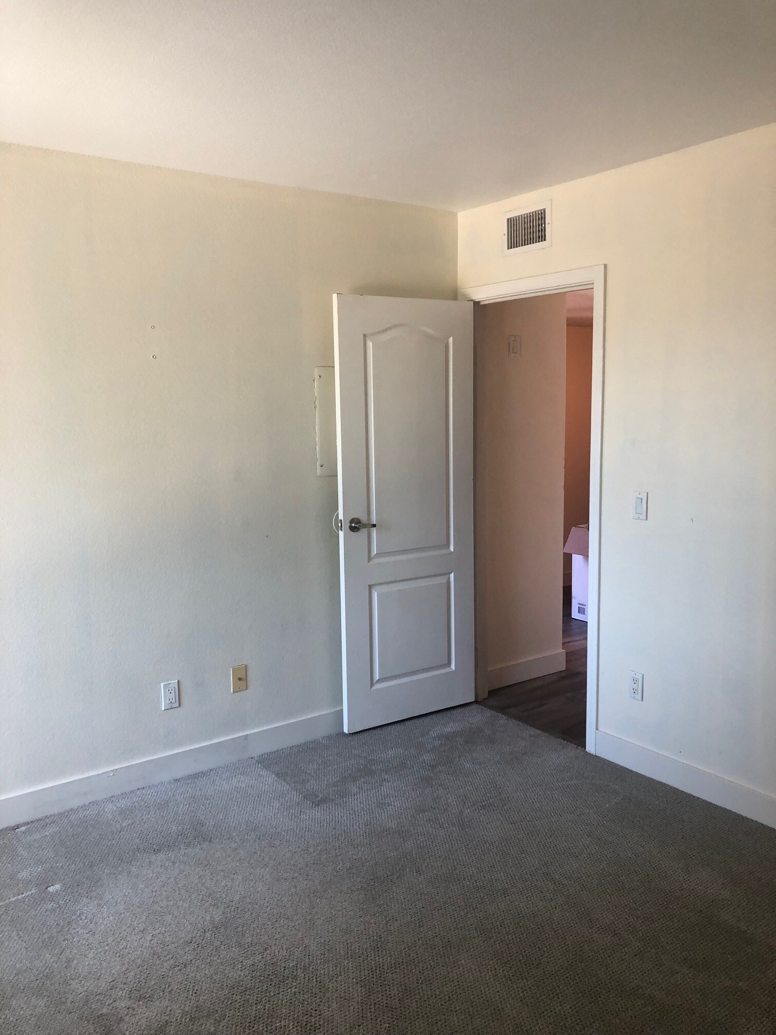 Building Photo - 12083 Alta Carmel Ct
