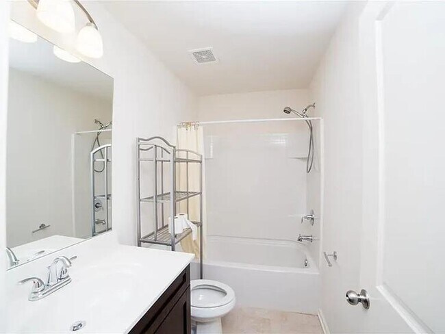 Building Photo - 5570 Lightheart Ct
