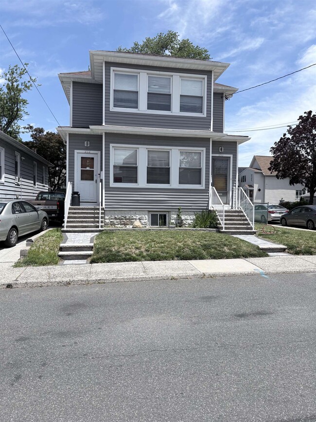 Building Photo - 210 Franklin St