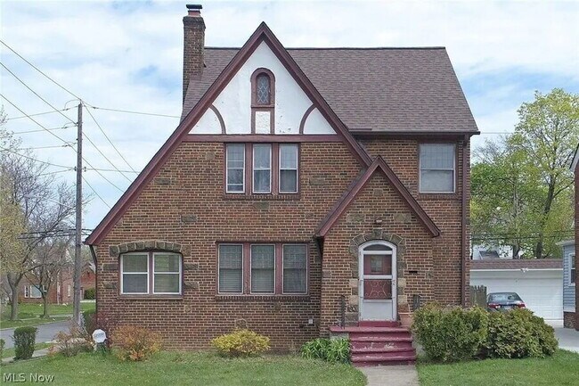 Primary Photo - 3549 Bainbridge Rd