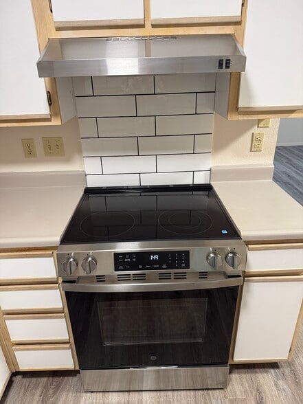 Oven/Range - Rose City Center Apartments - 55 and Over