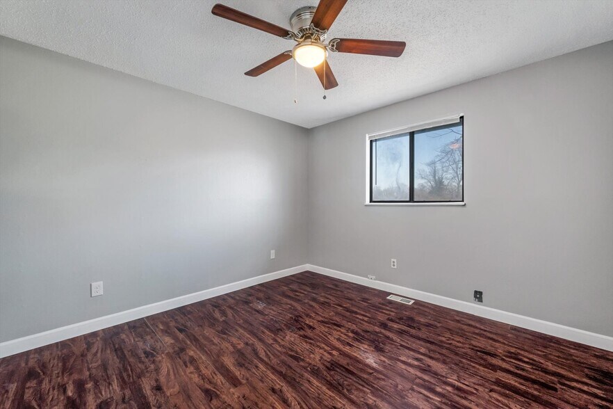 Building Photo - 11 Carriage Lane