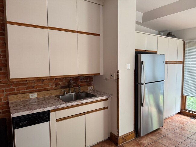 Building Photo - Charming and unique 3 bedroom, 3 bath townhome near Brandywine River and Zoo