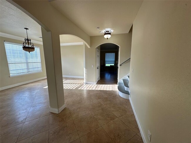Building Photo - 5703 Saragosa Dr