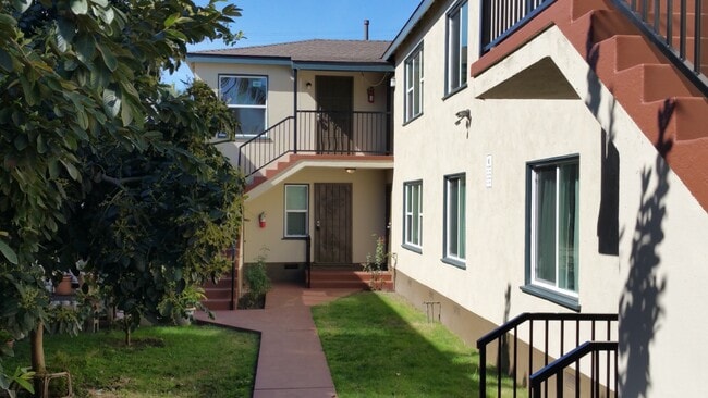 Building Photo - 2051 Cedar Ave