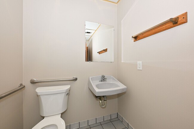 Building Photo - 2121 S 55th St