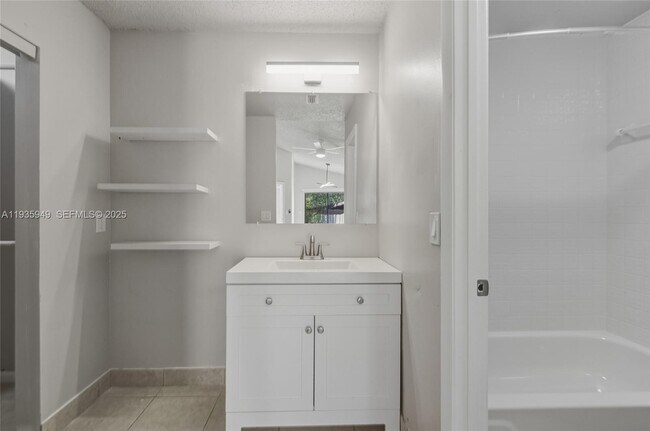 Building Photo - 138 Colly Way