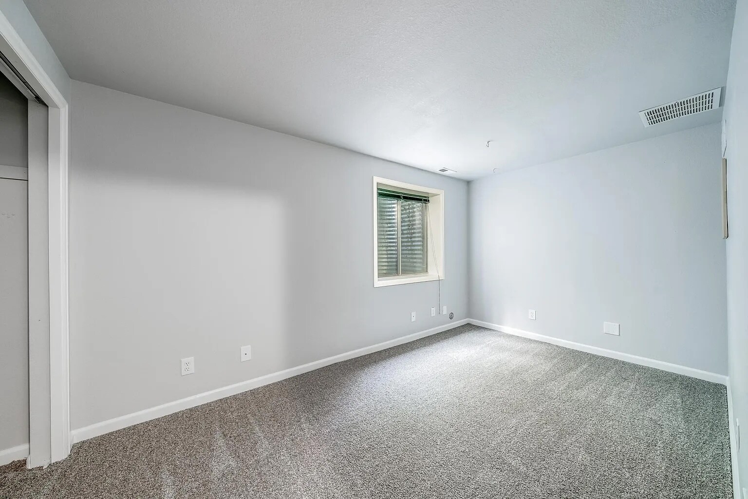 Building Photo - 2801 Leisure Dr
