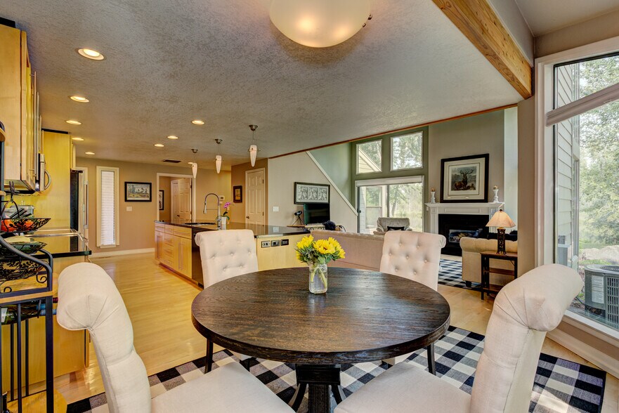 Open floor plan - 1923 S Teal Ln