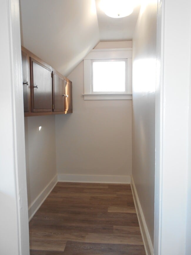 Building Photo - 53 Anthony St