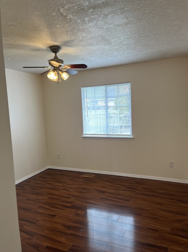 Building Photo - 2134 E Dworshak Dr