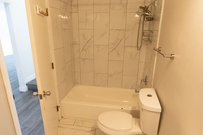 Building Photo - 5478 Mary Ln Dr