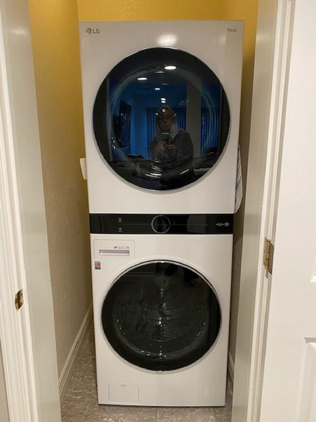 Full size washer/dryer - 215 Stone Pine Ln