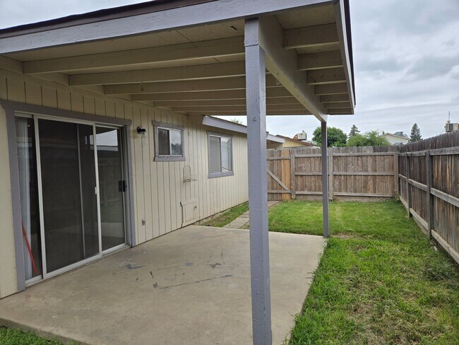 Building Photo - Unit For Rent