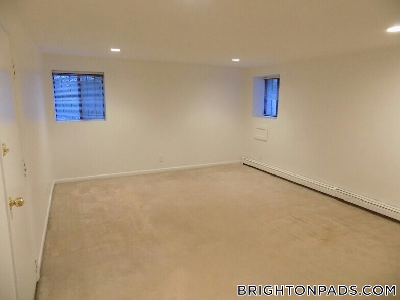 Building Photo - 26 Commonwealth Terrace