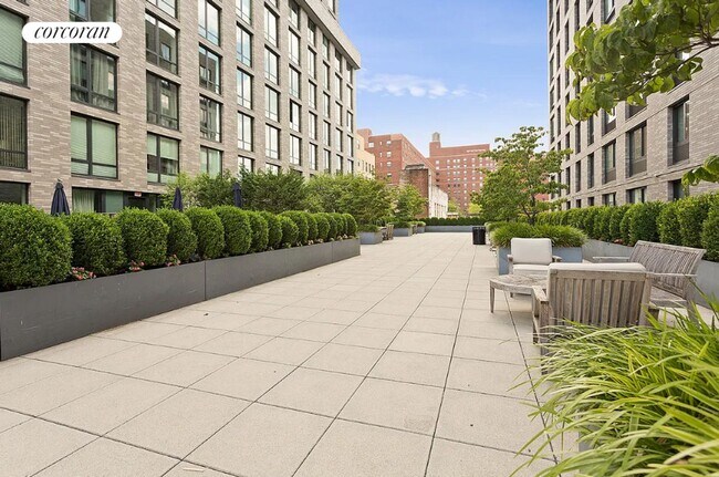 Building Photo - 23 W 116th St