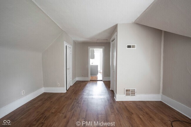 Building Photo - 831 S Webster St
