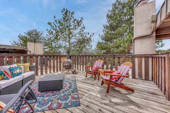 Building Photo - Charming 3-Bed Penthouse Condo in Denver with 2 full bathrooms! – Open Floor Plan *Move in specia...