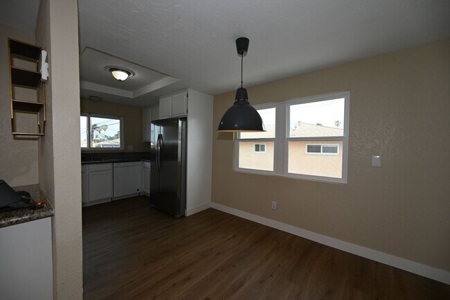 Building Photo - 4672-76LB