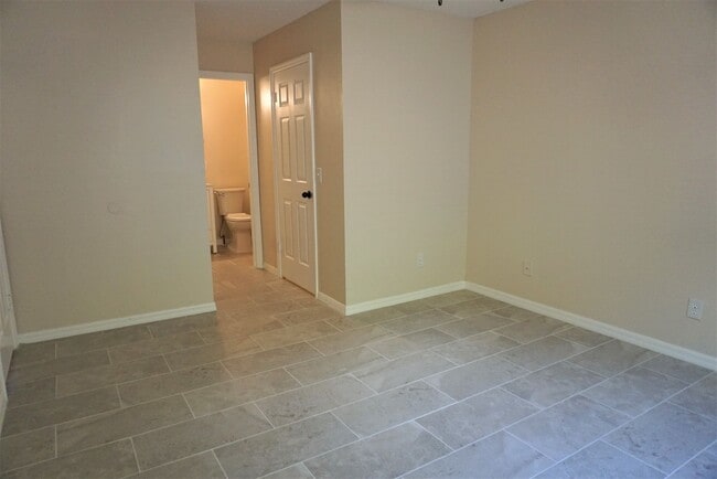 Building Photo - Clermont 2/2 Duplex with Lakeview